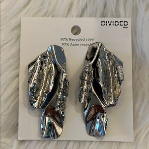 H&M Silver pierced earrings😍